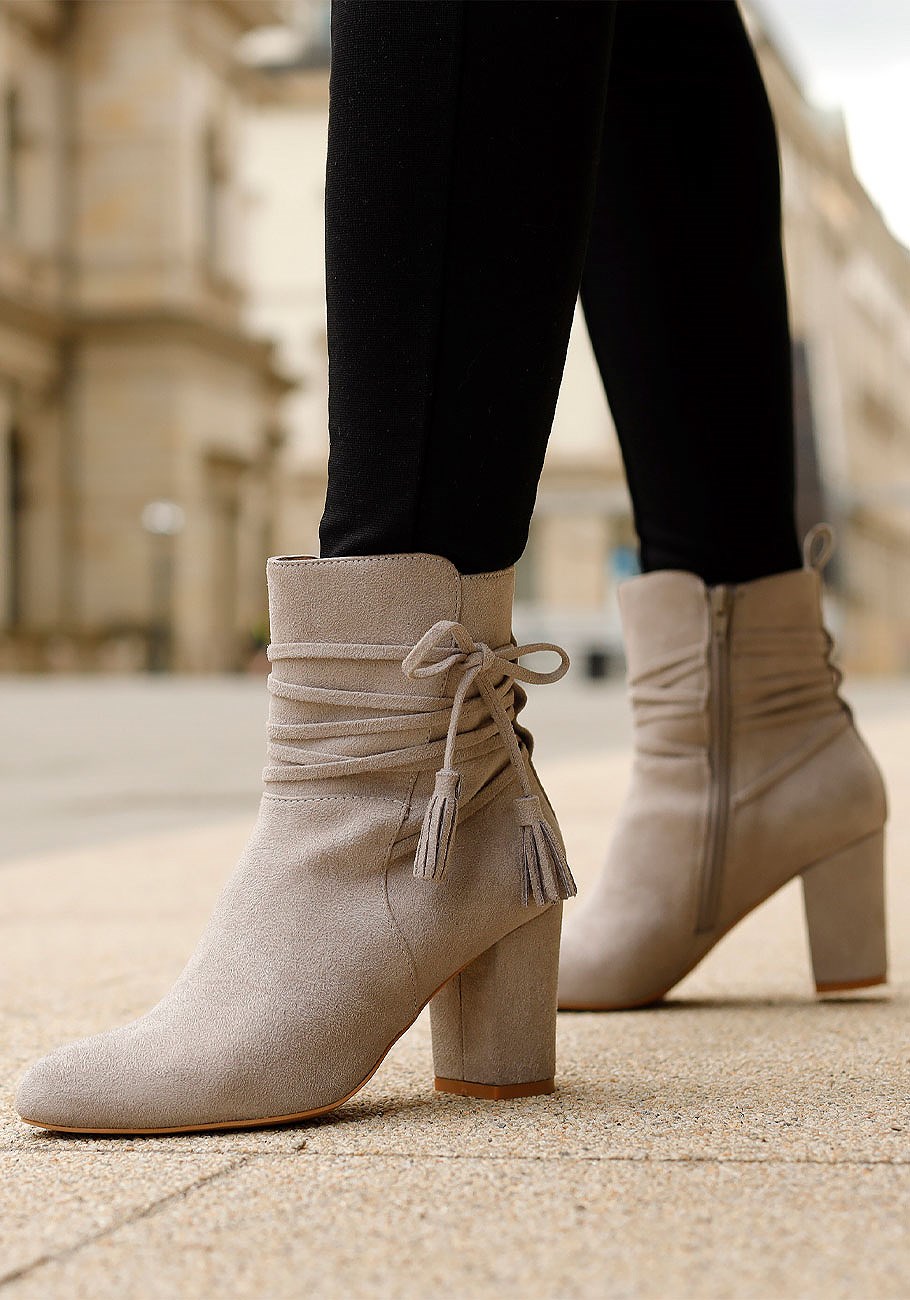 bow detail booties