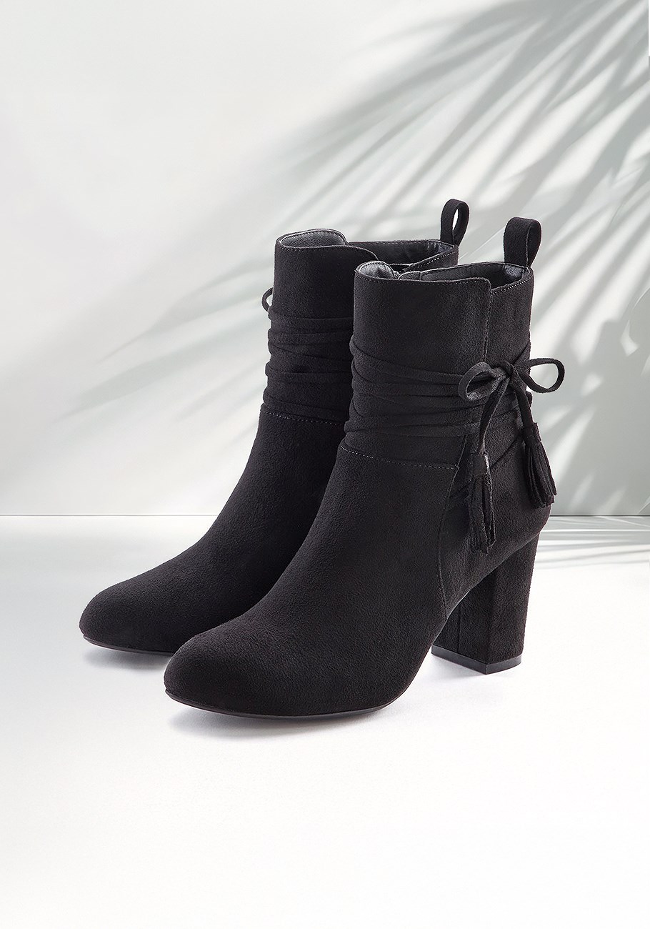 bow detail booties